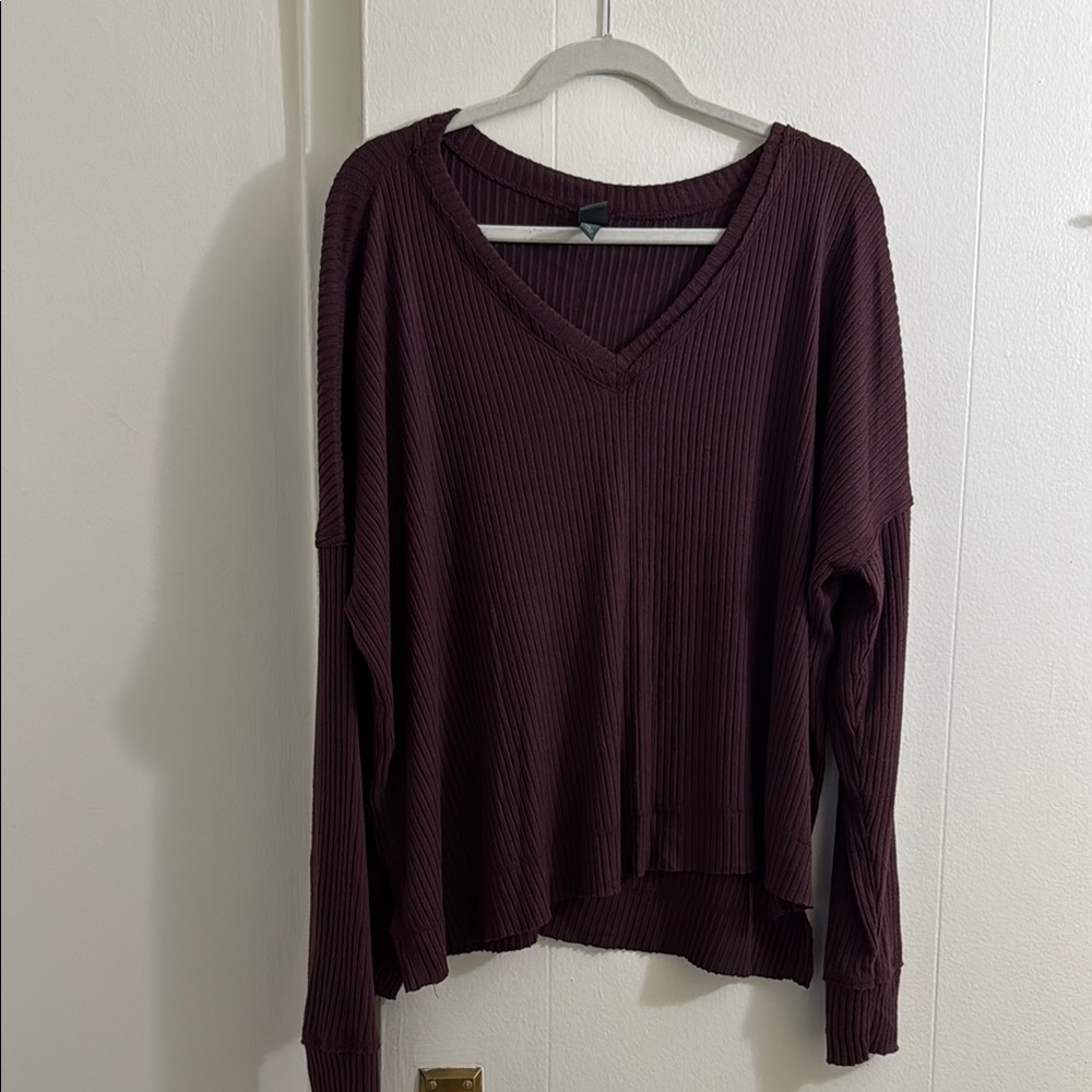 Women's V-Neck Ribbed Top - Burgundy